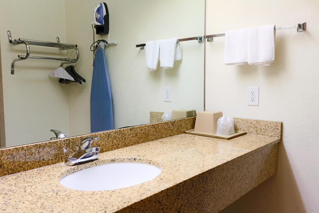 The Symphony Inn & Suites Хьюстон Номер фото