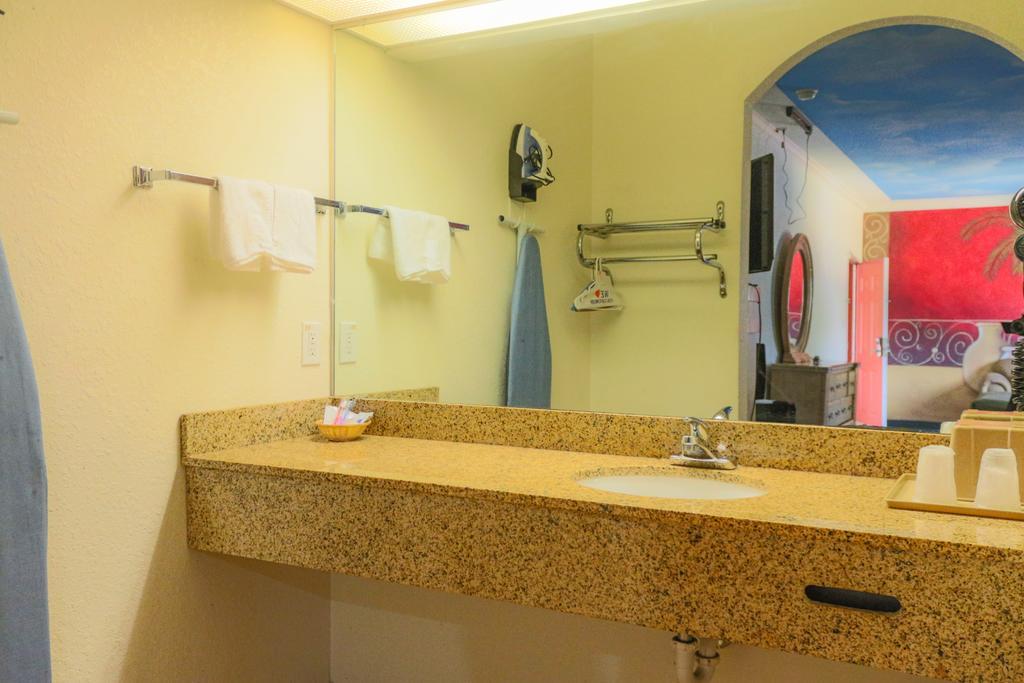 The Symphony Inn & Suites Хьюстон Номер фото
